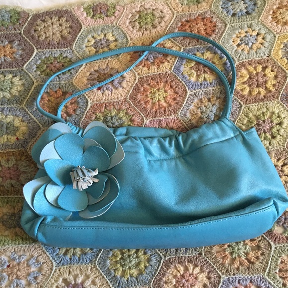 Cute Vintage 1970s Blue Leather Flower Appliqué Bag - Picture 2 of 6